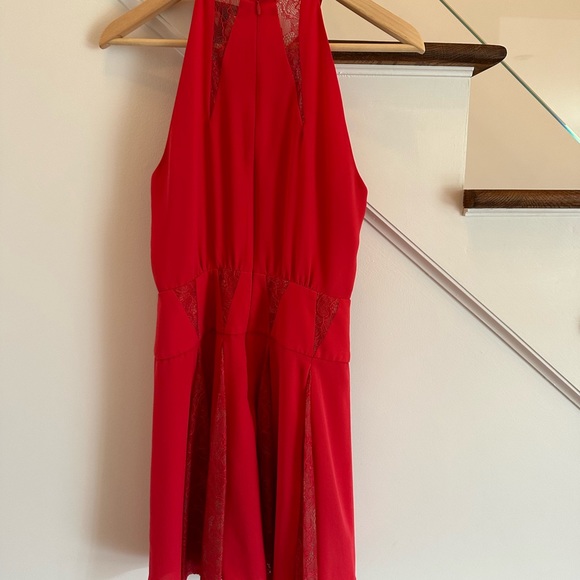 Robe BCBGmaxazria rouge et dentelle - Picture 3 of 5